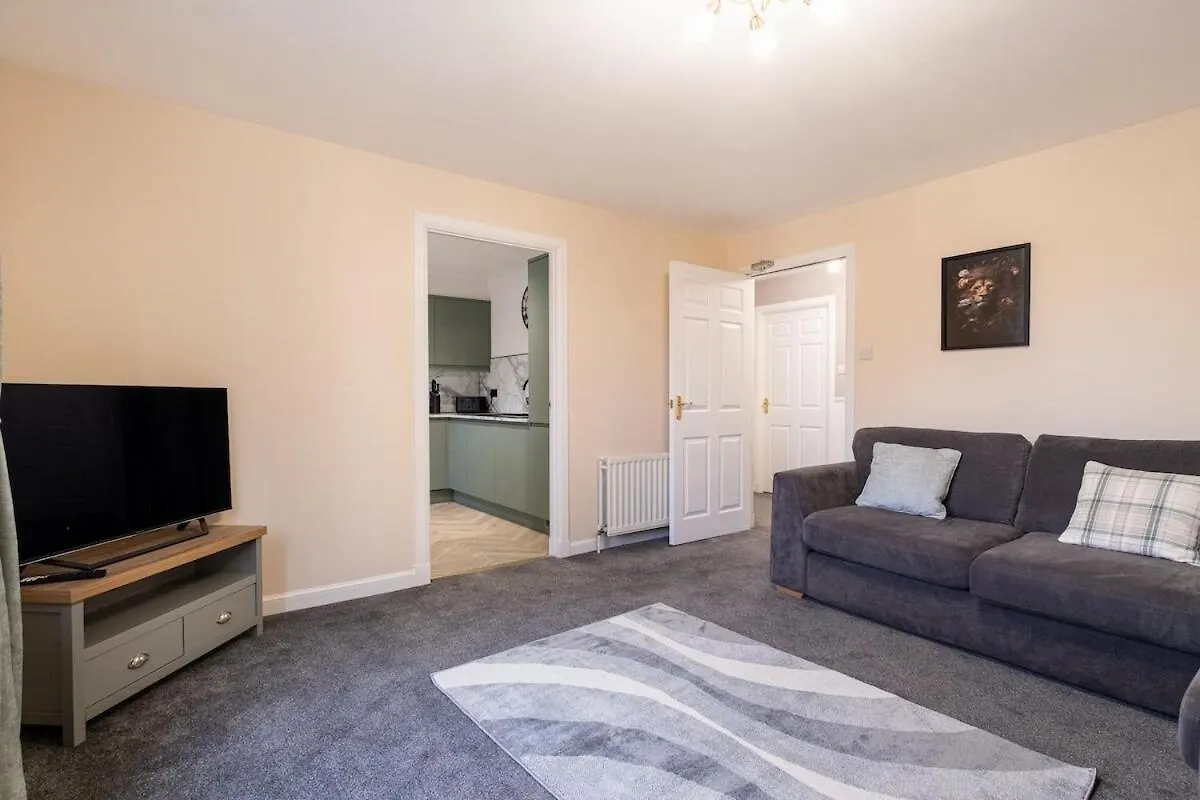 Modern Comfort In Old Aberdeen Apartmán